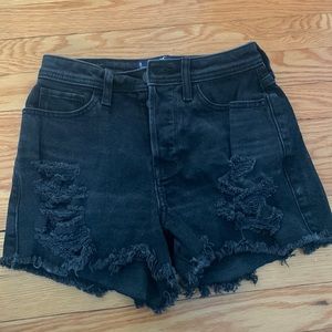 Black curvy high rise hollister mom shorts.